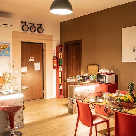 Emmanueli65 Fronte Clinica Per 4 Matrimoniale E Castello Bed & Breakfast Piacenza Eksteriør bilde