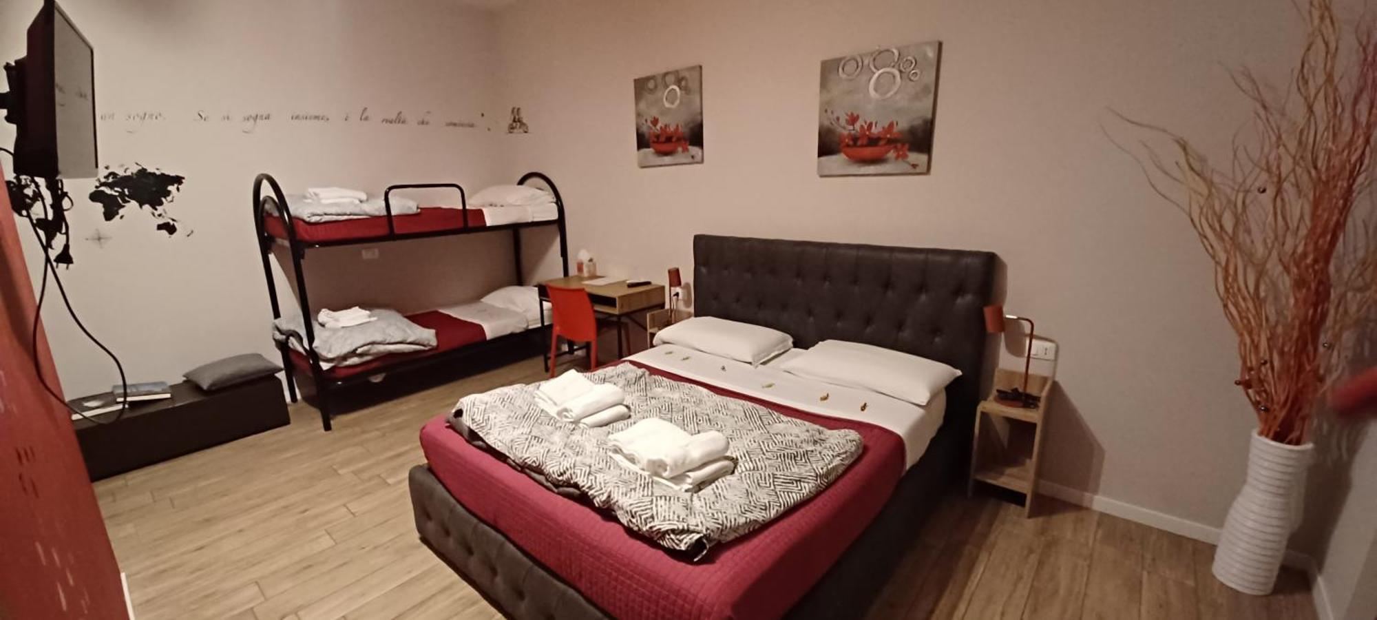 Emmanueli65 Fronte Clinica Per 4 Matrimoniale E Castello Bed & Breakfast Piacenza Eksteriør bilde