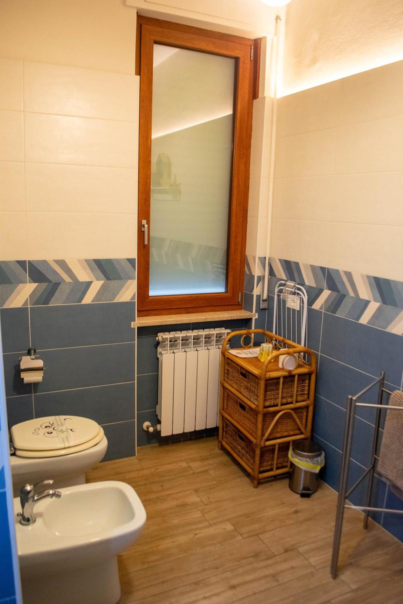 Emmanueli65 Fronte Clinica Per 4 Matrimoniale E Castello Bed & Breakfast Piacenza Eksteriør bilde
