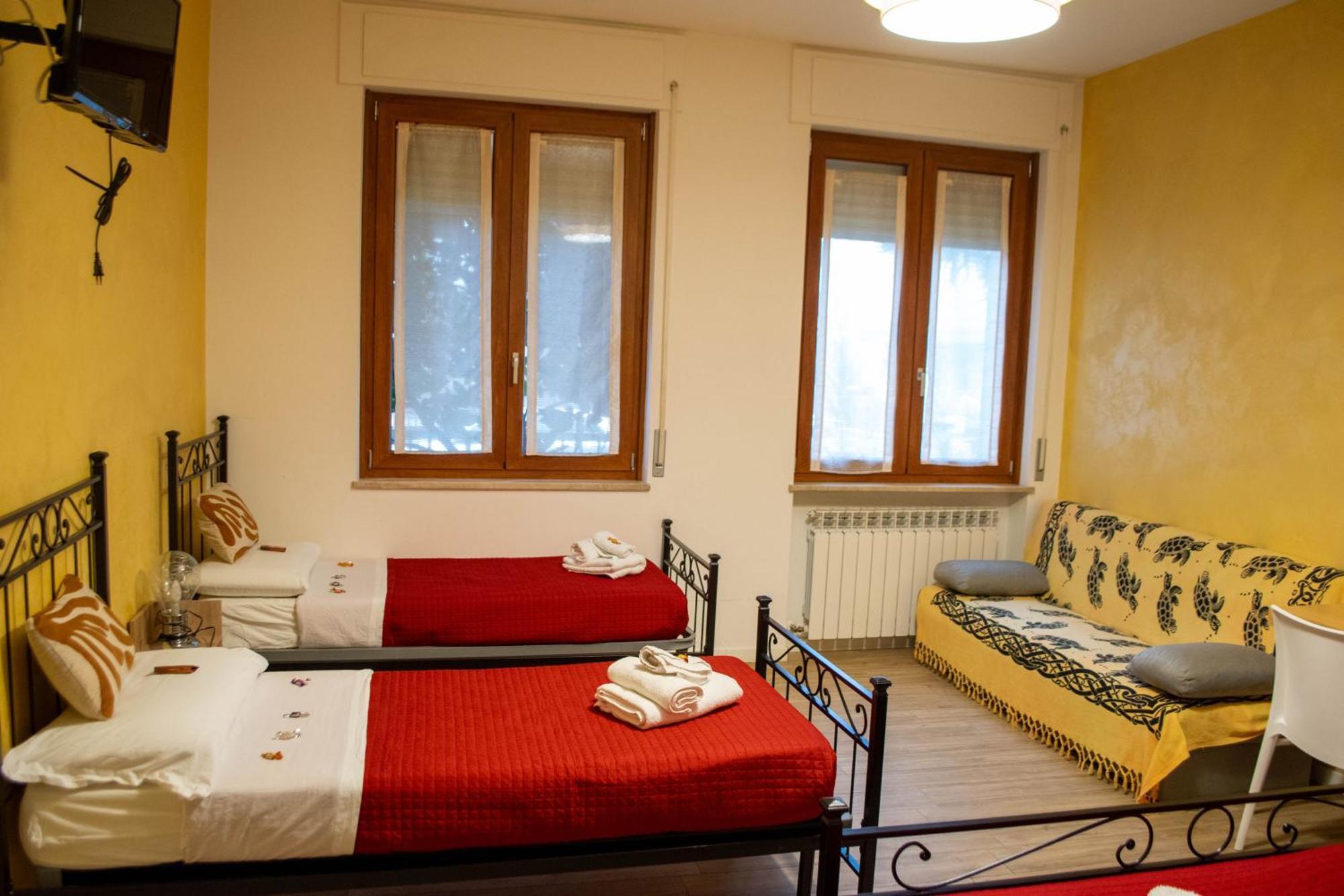 Emmanueli65 Fronte Clinica Per 4 Matrimoniale E Castello Bed & Breakfast Piacenza Eksteriør bilde